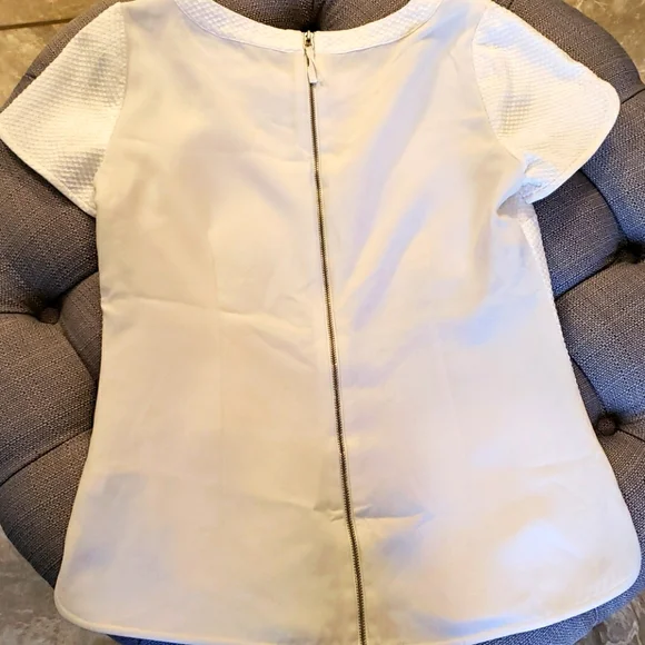 Banana Republic textured white blouse Sz Small *2 FREE Solar-Powered Dancing Toy - Picture 6 of 17